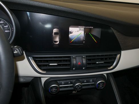 Used 2019 Alfa Romeo Giulia Ti AWD/4WD image 27