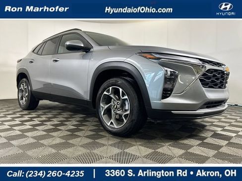 Used 2025 Chevrolet Trax LT FWD image 1