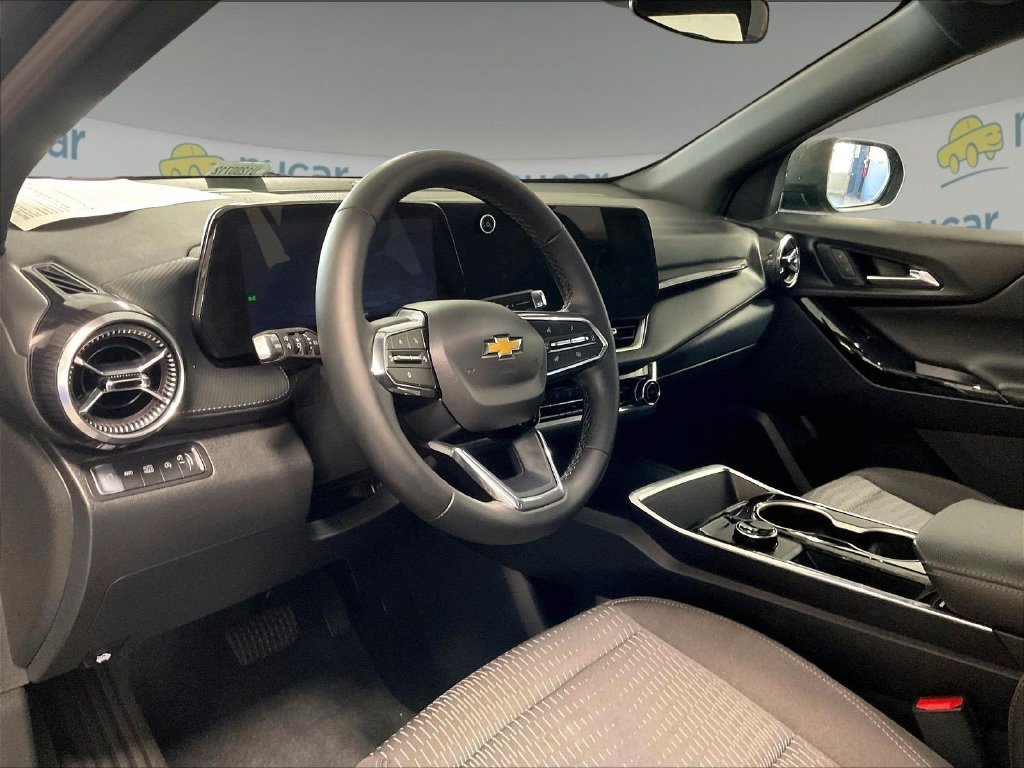 Used 2026 Chevrolet Equinox LT AWD/4WD image 8