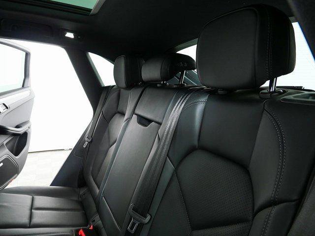 Certified 2026 Porsche Macan AWD/4WD image 26