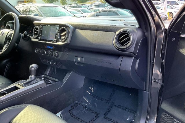 Used 2021 Toyota Tacoma TRD Sport w/ TRD Premium Sport Package AWD/4WD image 15