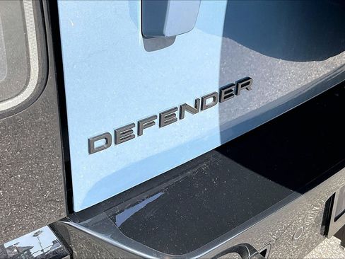 New 2026 Land Rover Defender 110 X-Dynamic SE image 7