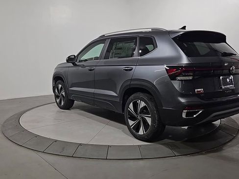 New 2026 Volkswagen Taos SE image 3