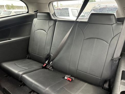 Used 2017 Chevrolet Traverse LT image 12