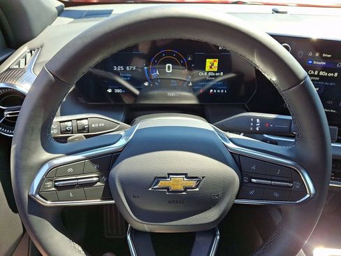 Used 2025 Chevrolet Equinox LT w/ Safety and Technology Package FWD image 19