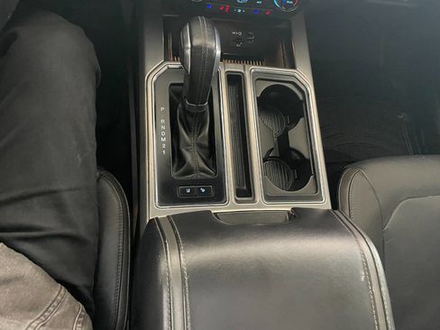 Used 2015 Ford F150 Platinum w/ Equipment Group 701A Luxury image 40