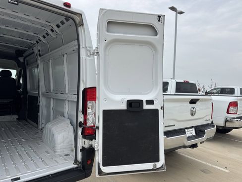 Used 2025 RAM ProMaster 2500 w/ Convenience Group FWD image 17