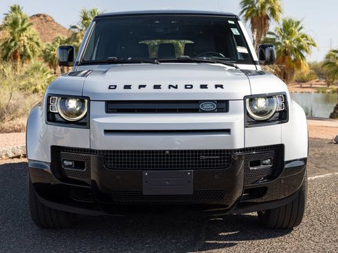 Used 2023 Land Rover Defender 130 X-Dynamic SE AWD/4WD image 6
