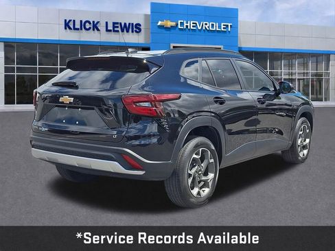 Used 2025 Chevrolet Trax LT w/ Driver Confidence Package FWD image 8
