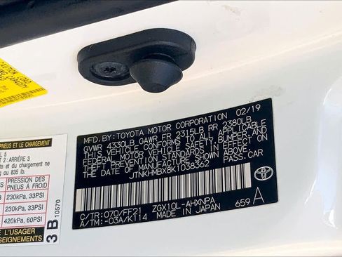 Used 2019 Toyota C-HR XLE FWD image 37