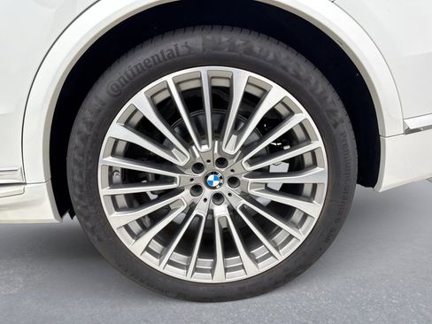 Used 2023 BMW X7 xDrive40i w/ Premium Package AWD/4WD image 28