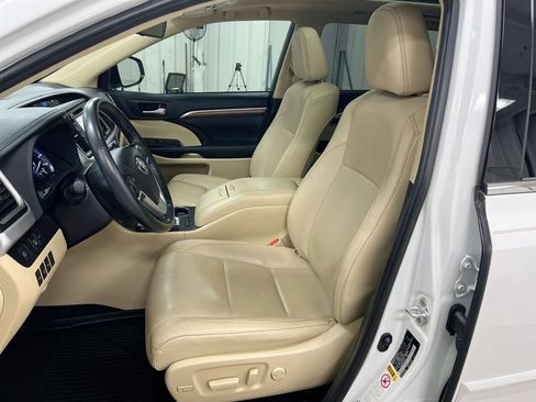 Used 2019 Toyota Highlander Limited Platinum AWD/4WD image 21