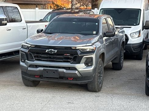 Used 2024 Chevrolet Colorado Z71 w/ Z71 Convenience Package 2 image 3