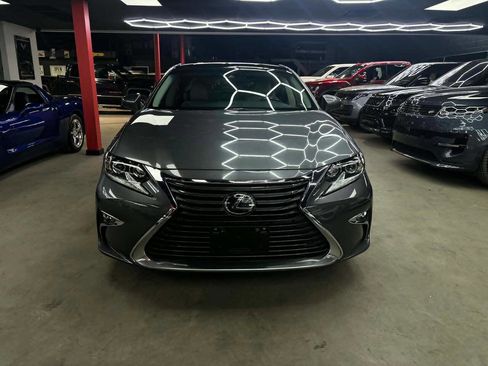 Used 2018 Lexus ES 350 w/ Luxury Package w/Wood Trim image 2