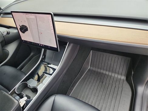 Used 2021 Tesla Model Y Long Range image 28