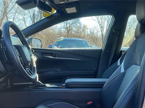 Used 2025 Toyota Camry SE image 9