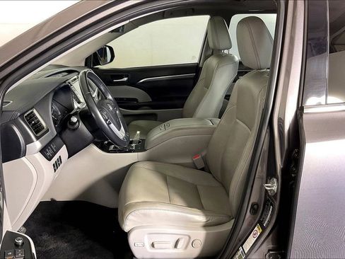 Used 2019 Toyota Highlander Limited image 36