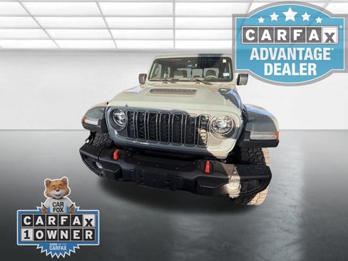 Used 2025 Jeep Gladiator Mojave AWD/4WD image 7