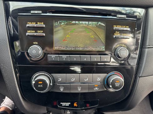 Used 2017 Nissan Rogue S image 17