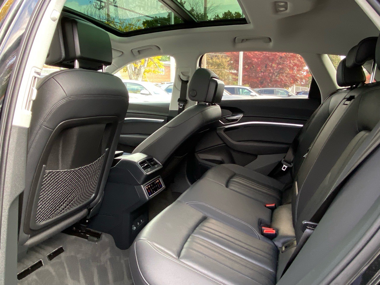 Used 2024 Audi Q8 e-tron Premium Plus AWD/4WD image 20