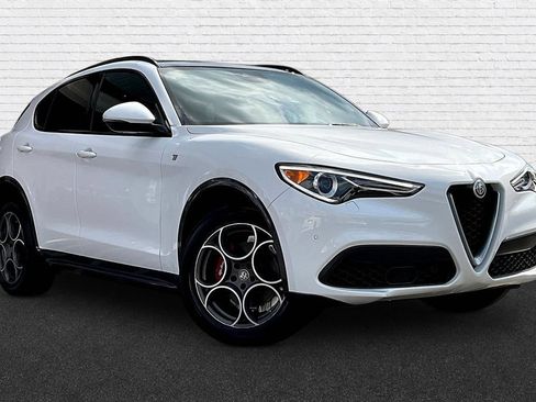 Used 2022 Alfa Romeo Stelvio Ti AWD/4WD image 3