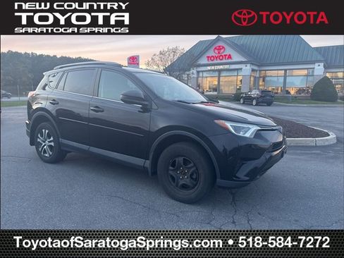 Used 2018 Toyota RAV4 LE image 1