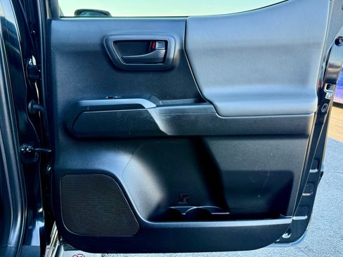 Used 2020 Toyota Tacoma SR image 30