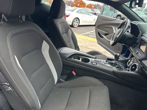 Used 2020 Chevrolet Camaro LT image 27