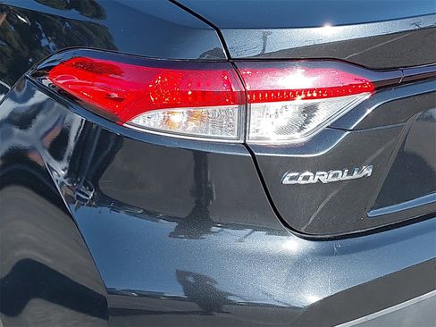 Used 2020 Toyota Corolla LE image 34