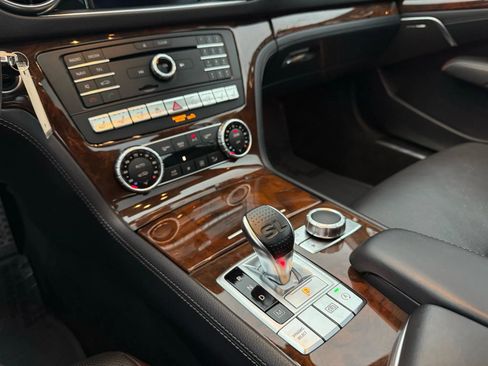 Used 2017 Mercedes-Benz SL 550 image 16