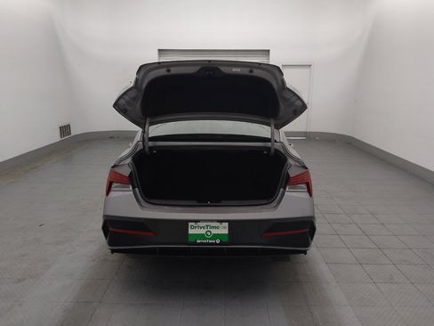 Used 2025 Hyundai Elantra SEL image 29