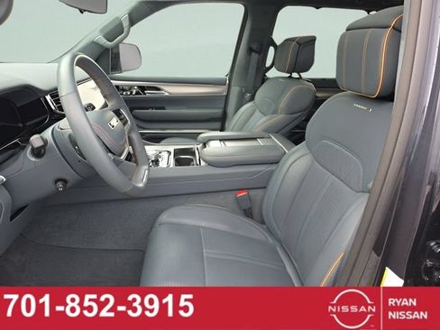 Used 2023 Jeep Grand Wagoneer Series II AWD/4WD image 10