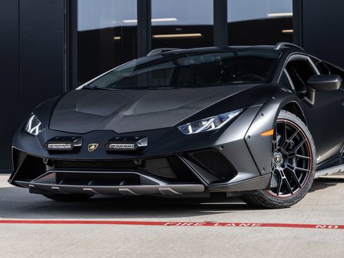 Used 2023 Lamborghini Huracan Sterrato AWD/4WD image 3
