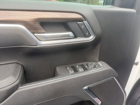 Used 2025 Chevrolet Silverado 1500 LT AWD/4WD image 19
