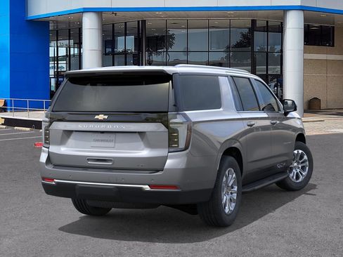 New 2026 Chevrolet Suburban LT image 4