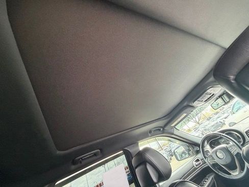 Used 2015 Jeep Grand Cherokee Overland image 28