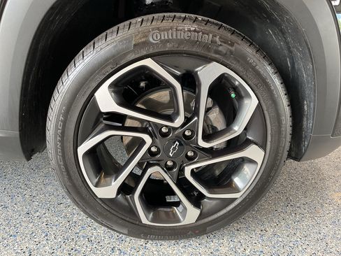 Used 2026 Chevrolet Trax RS w/ Sunroof Package FWD image 32