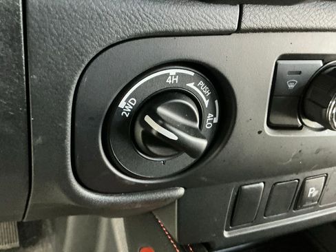 Used 2025 Nissan Frontier PRO-4X AWD/4WD image 7