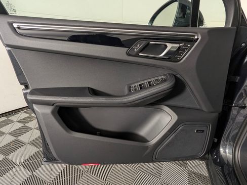 New 2026 Porsche Macan image 25