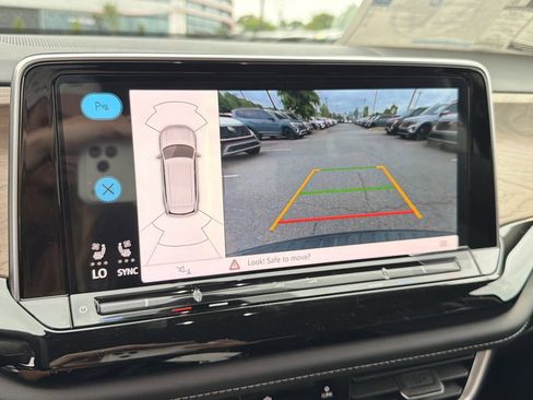 New 2026 Volkswagen Atlas SE FWD image 30