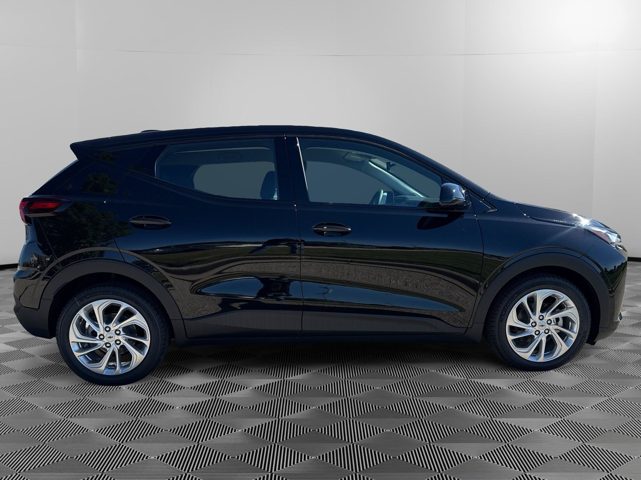 New 2027 Chevrolet Bolt LT w/ Comfort Package FWD image 5