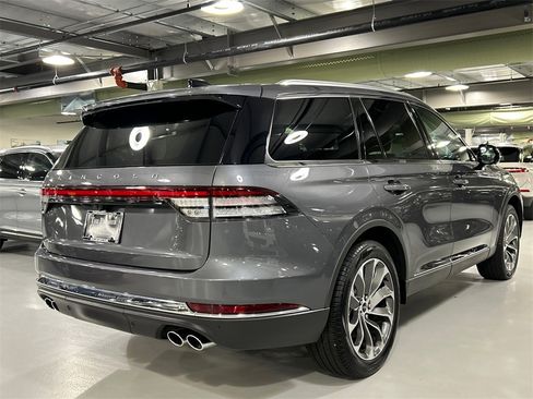 Used 2025 Lincoln Aviator Reserve w/ Illumination Package image 2