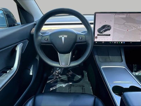 Used 2022 Tesla Model Y Long Range AWD/4WD image 5