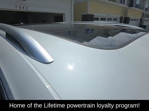 Used 2023 Volkswagen Tiguan SE w/ Panoramic Sunroof Package image 4