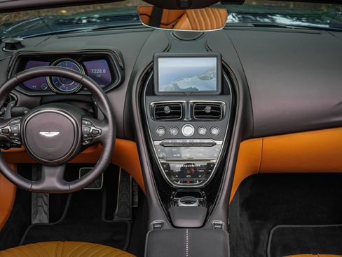 Used 2023 Aston Martin DB11 Volante RWD image 23