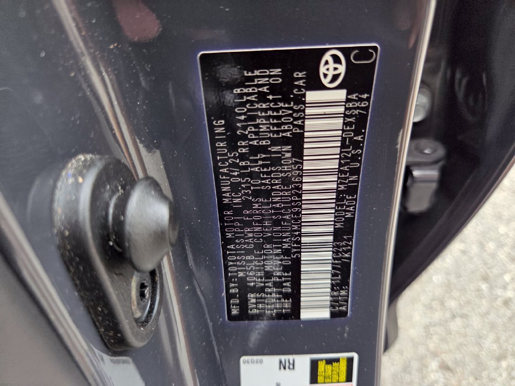 Used 2025 Toyota Corolla SE FWD image 17