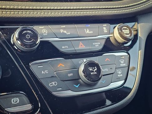 New 2026 Chrysler Pacifica Select image 25