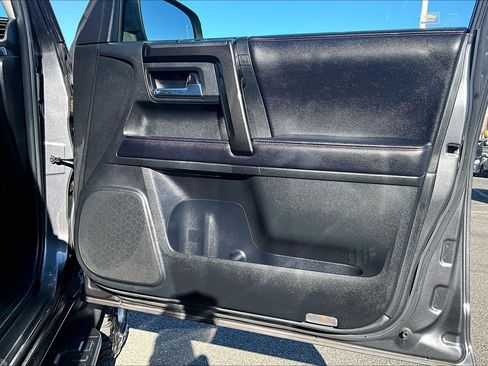 Used 2018 Toyota 4Runner TRD Off-Road Premium image 23