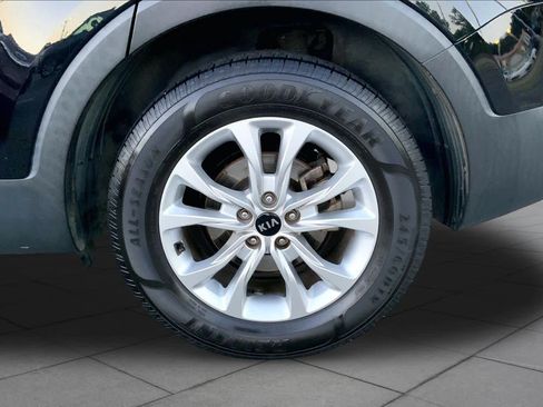 Used 2020 Kia Telluride LX FWD image 11