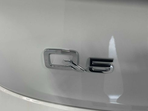 Used 2024 Audi Q5 2.0T Premium image 12